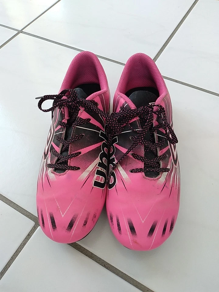 UMBRO PinkSoccer Cleats Shoes Girls Youth sz 3.5 - Image 3 of 4