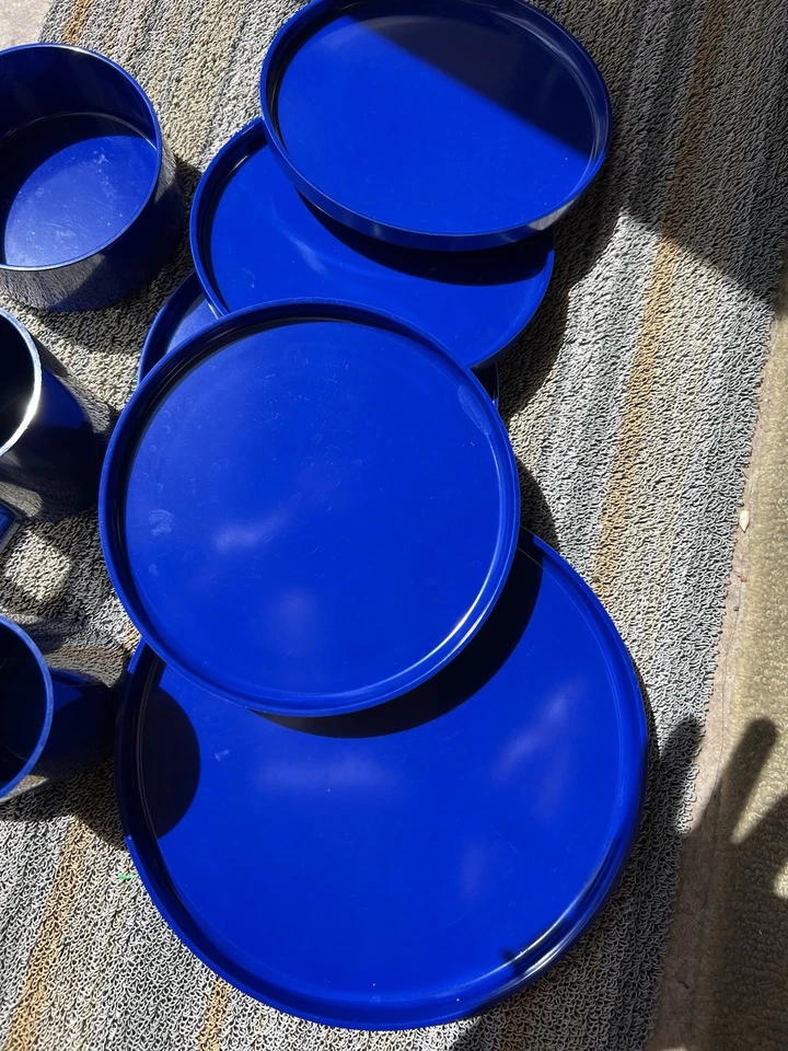 Vintage MCM Heller Massimo Vignelli Blue Kitchenware Plates Bowls Cups 8 Piece - Image 4 of 4