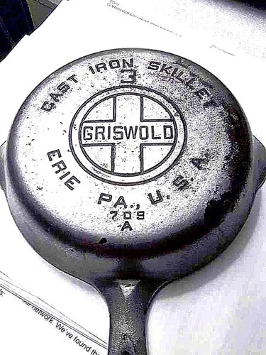 Vintage Griswold 3 Cast Iron Skillet