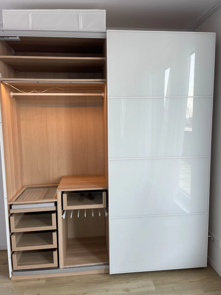 IKEA PAX Kleiderschrank mit Spiegel-Schiebetür, LED, Schmuck-Schublade
