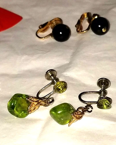 Lot Of 8 Pairs of Vintage Clip-On & Screw Back Earrings Women's Costume Jewelry