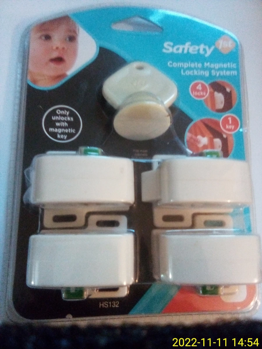 Safety 1st Magnetic Cabinet Locks, 4 Locks + 1 Key