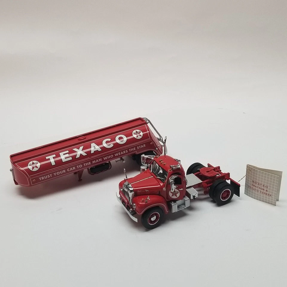 Franklin Mint 1/43 Classic Texaco Tanker with Mack B-61 Tractor B11XQ31, Box/Pap - Image 4 of 4