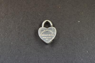 2 ältere Anhänger bez. Tiffany & Co. New York Silber 925 Herzform aus Nachlass
