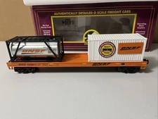MTH 20-95294 - Flat Car w/Tank Container & 20’ Container - BNSF #550911 - O
