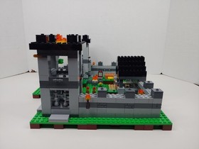 LEGO The Fortress 21127 MINECRAFT 99% Complete READ