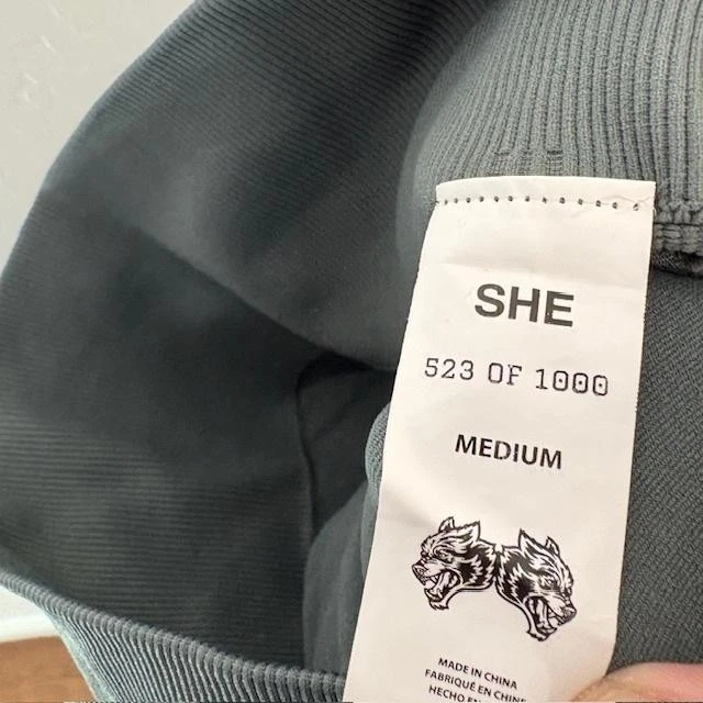 Leggings deportivos Darc para mujer gris medio cintura alta gráfico de lobos Foto 4 de 4