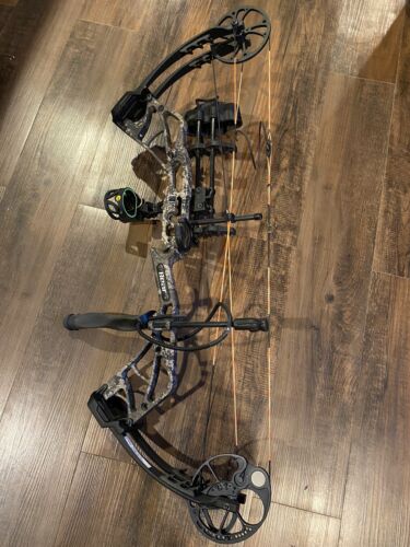 New Bear Archery Adult Compound Bow - Picture 2 of 5