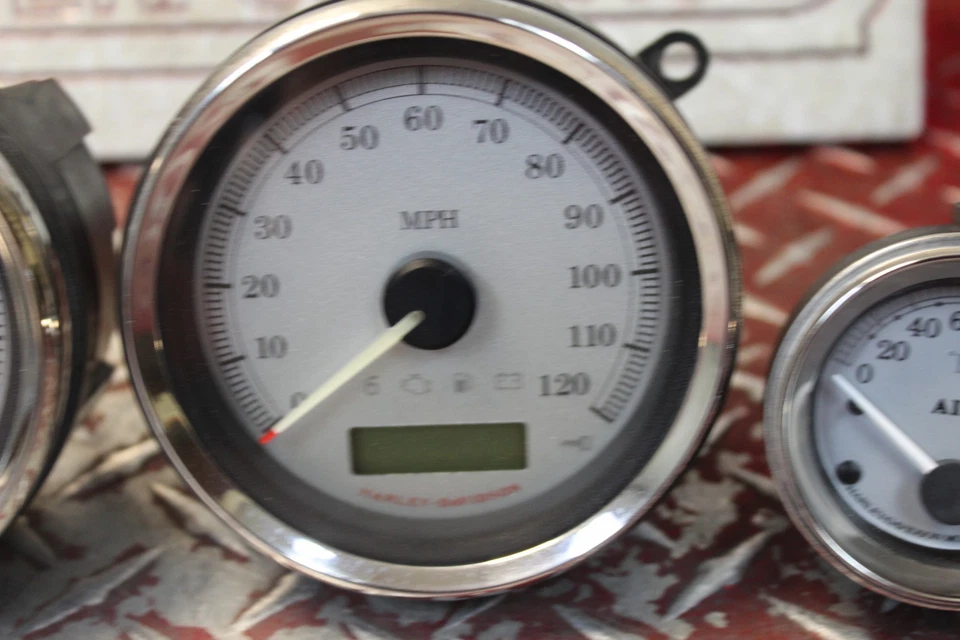 2010 HARLEY STREET GLIDE OEM SPEEDOMETER TACH GAUGES GAUGE SET 59K MILES SG47 - Image 3 of 4