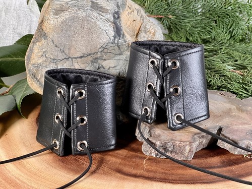Size Small Cosplay Fashion Wrist Armor Cuffs Goth Black Pleather Sold As Pair - Bild 3 von 5
