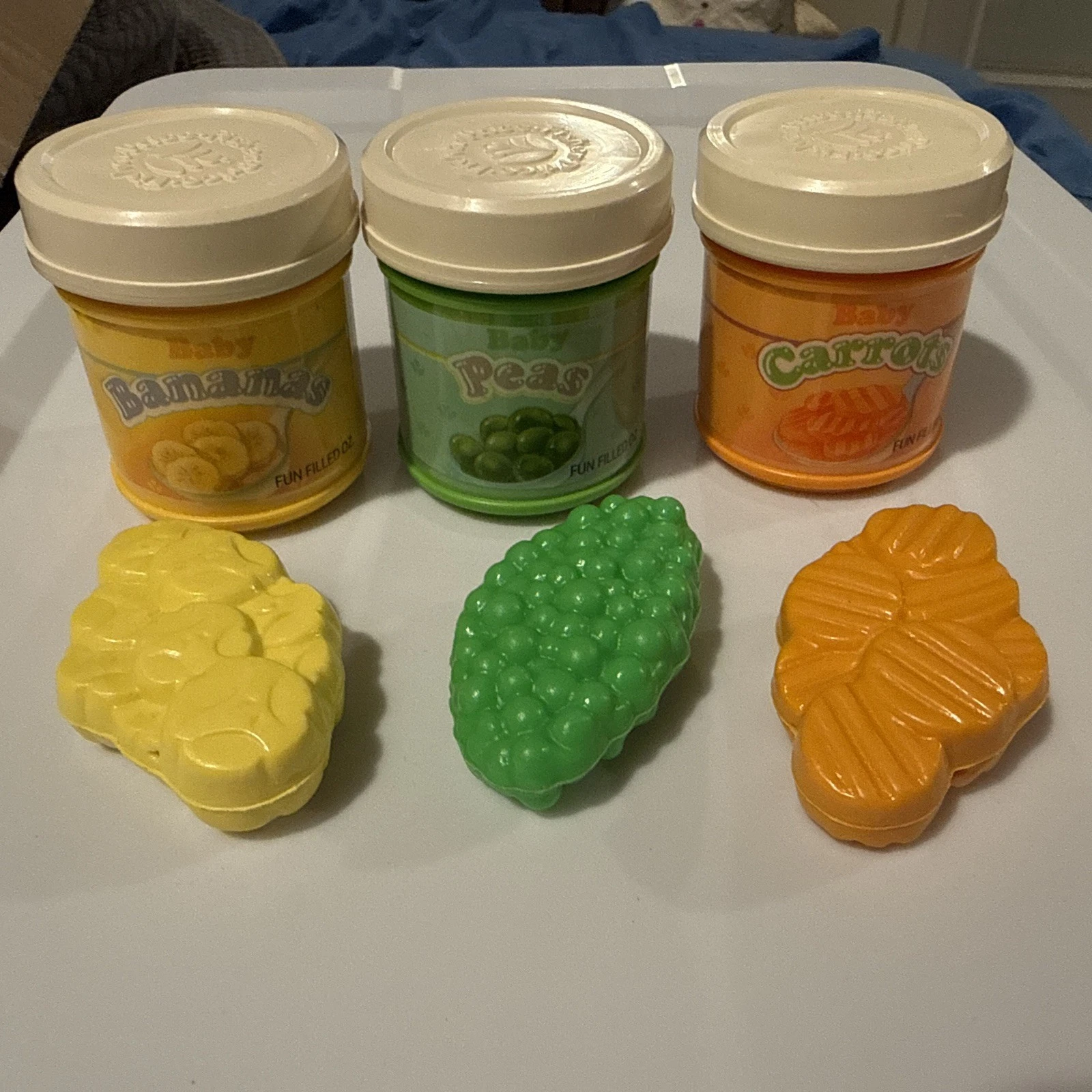VTG 1987 Fisher-Price baby doll food jars Peas carrots and bananas meal time Set
Opens in a new wind