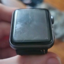 Apple Watch Series 3 42mm Gray Aluminum Case Black Nylon Band Touchscreen