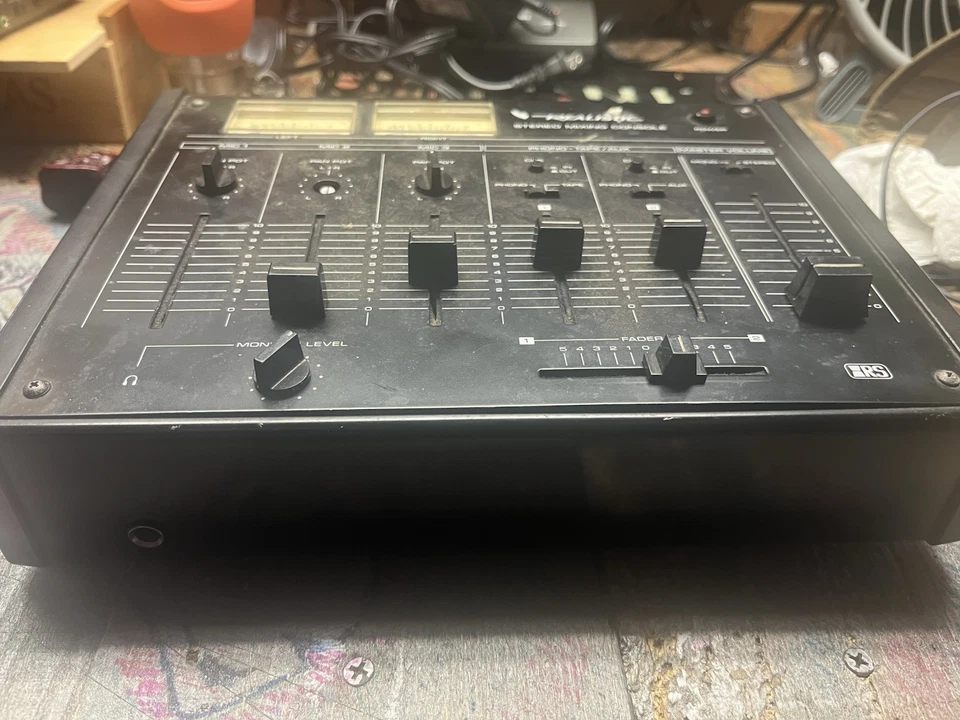 Realistic 32-1200B DJ Stereo Mixing Console 5-Ch 3-Mic 2-Stereo Aux/Phono - Image 4 of 4