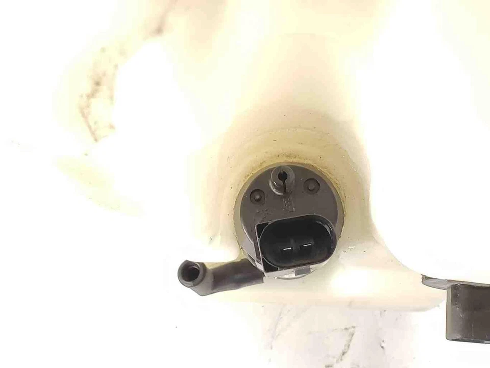 Chevy Silverado 1500 2014-2015 botella lavadora 22954986 Foto 3 de 4