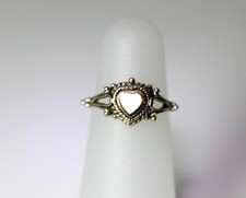 Pretty Sterling Silver Heart Shaped Mother of Pearl Ring Size 4.5 7168