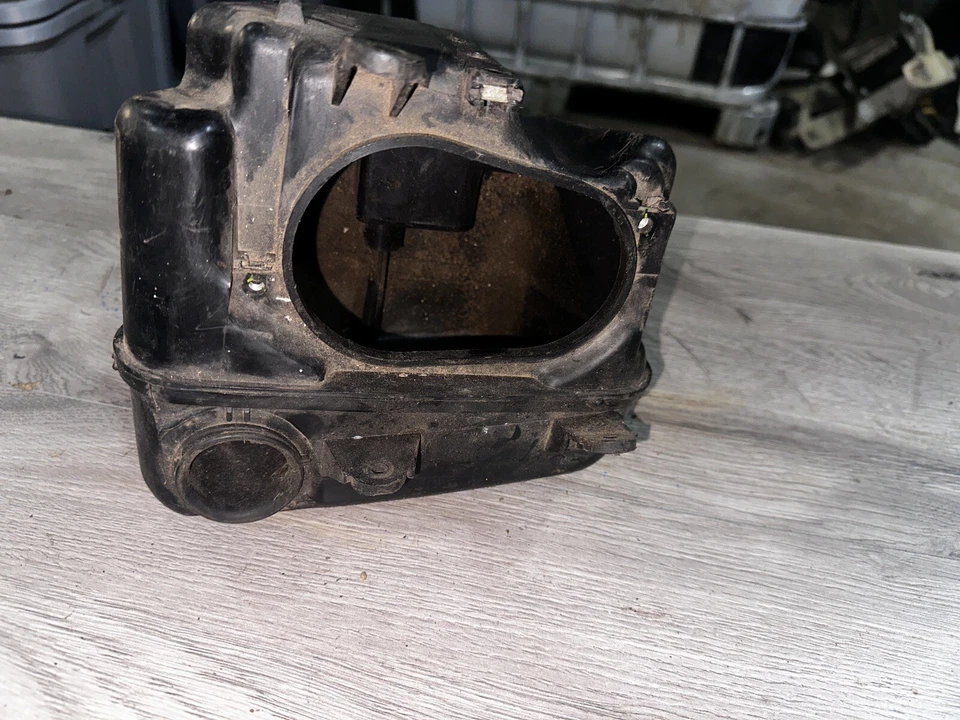 1985 Kawasaki Vulcan VN700 700 VN700A Air Box - Image 4 of 4