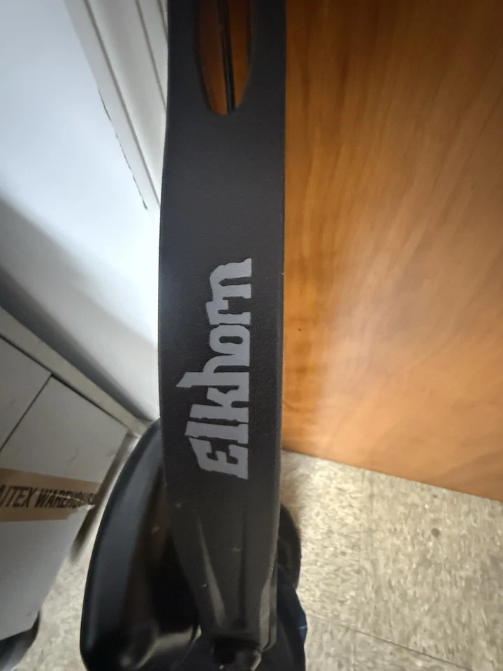 Crosman Elkhorn Pre-teen 33" Compound Bow 15 lb. with Composite Arrows - Image 3 of 3