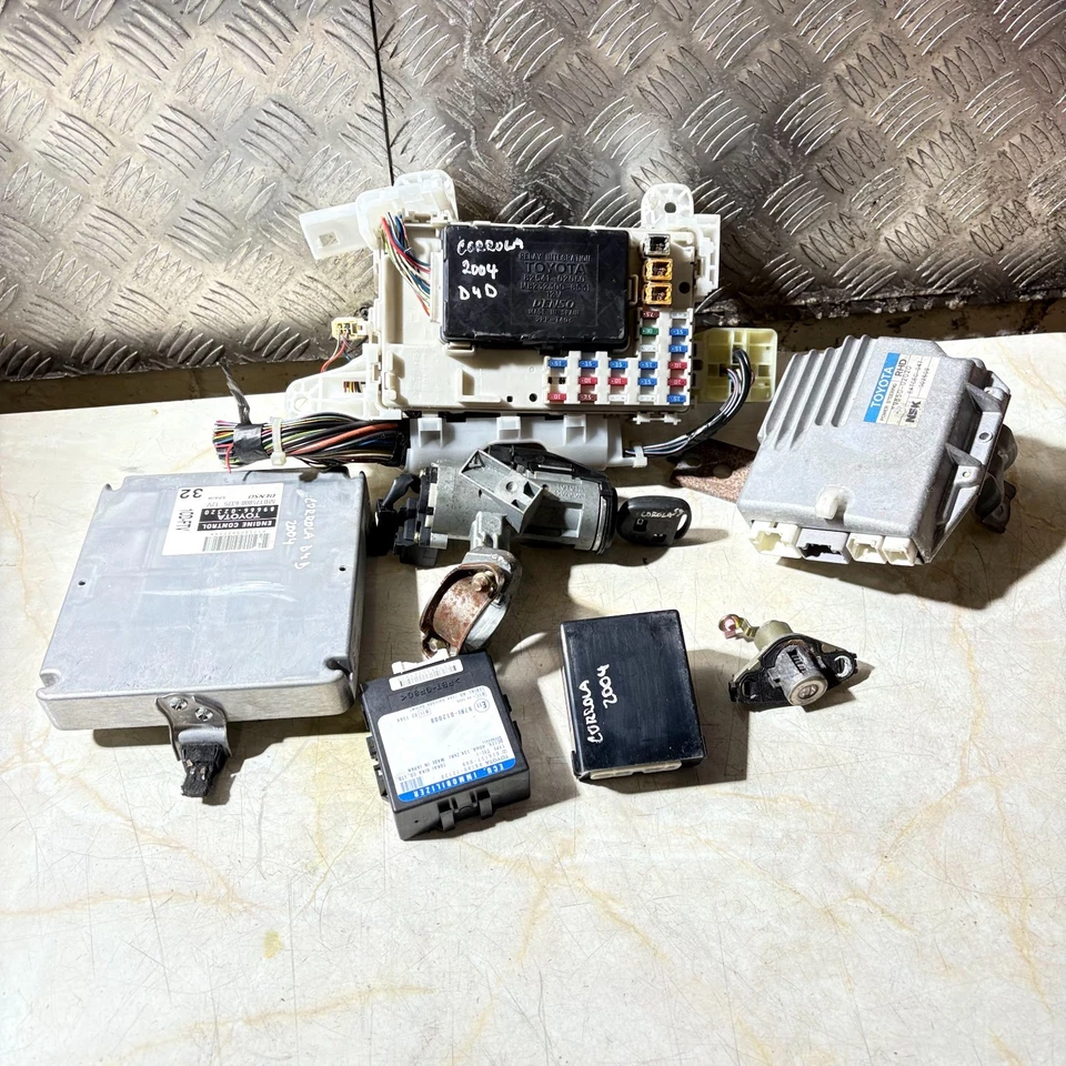 Toyota Corolla 2004 Engine Control Units 8264102060 - Image 2 of 4