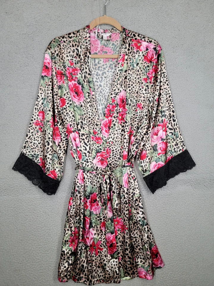 Albornoz satinado con estampado de leopardo XL Secret Treasures negro mangas de encaje Foto 2 de 4