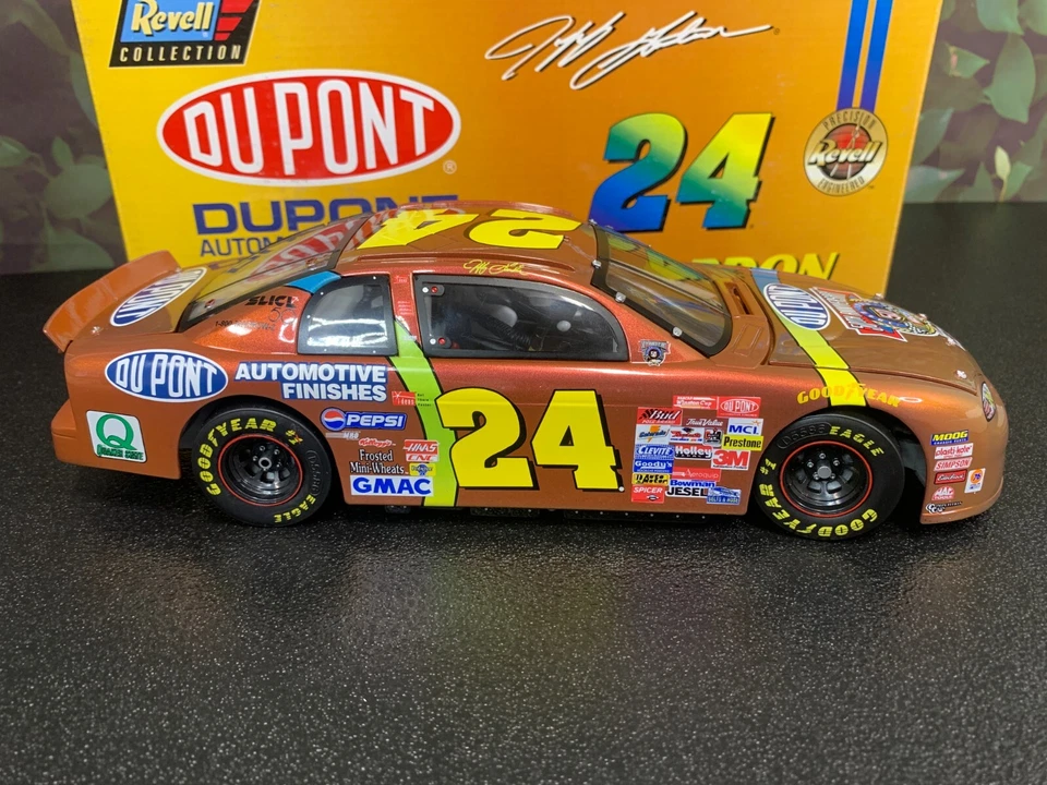REVELL DIECAST JEFF GORDON #24 1998 DUPONT CHROMALUSION MONTE CARLO 1:18 - Image 3 of 4
