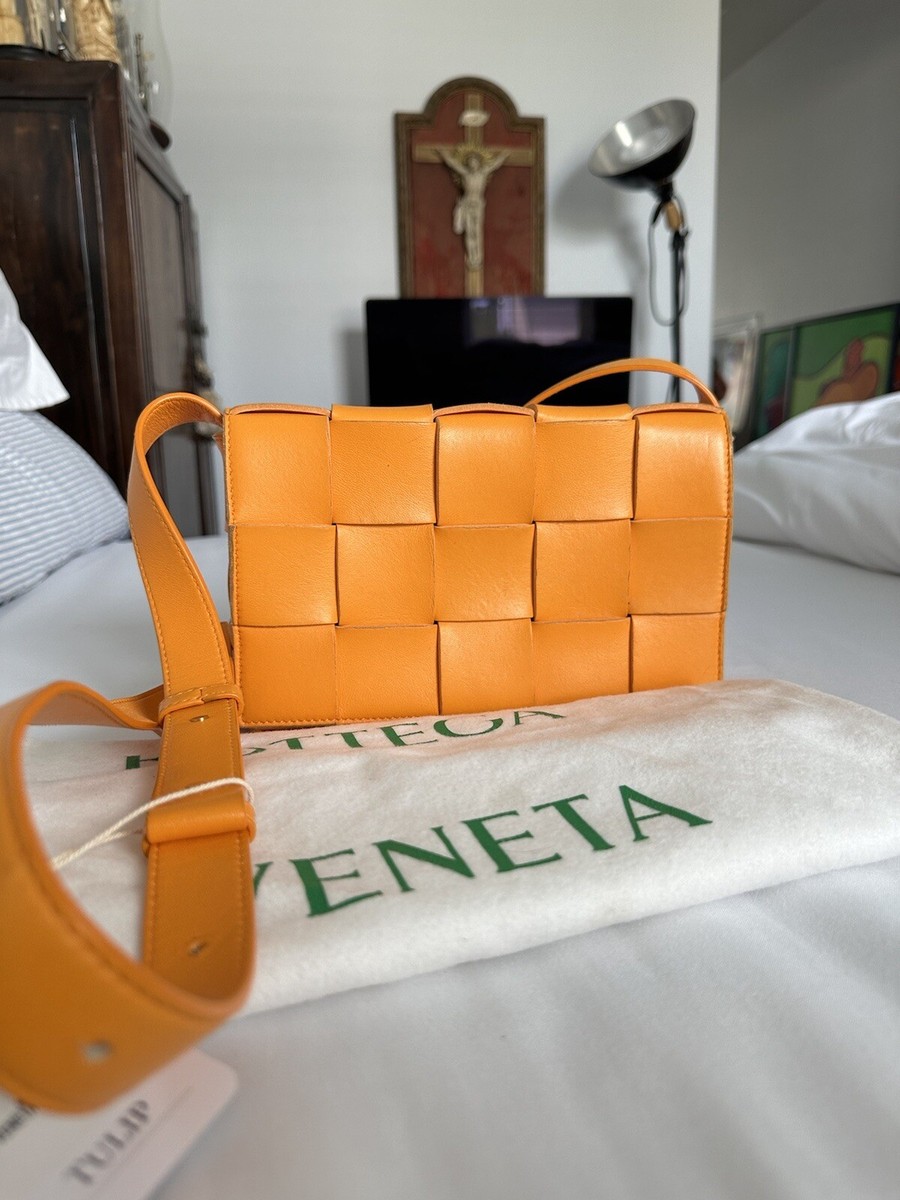 BOTTEGA VENETA Classic INTRECCIATO Cassette Leather Shoulder BOTTEGA VENETA Classic INTRECCIATO Cassette Leather Shoulder