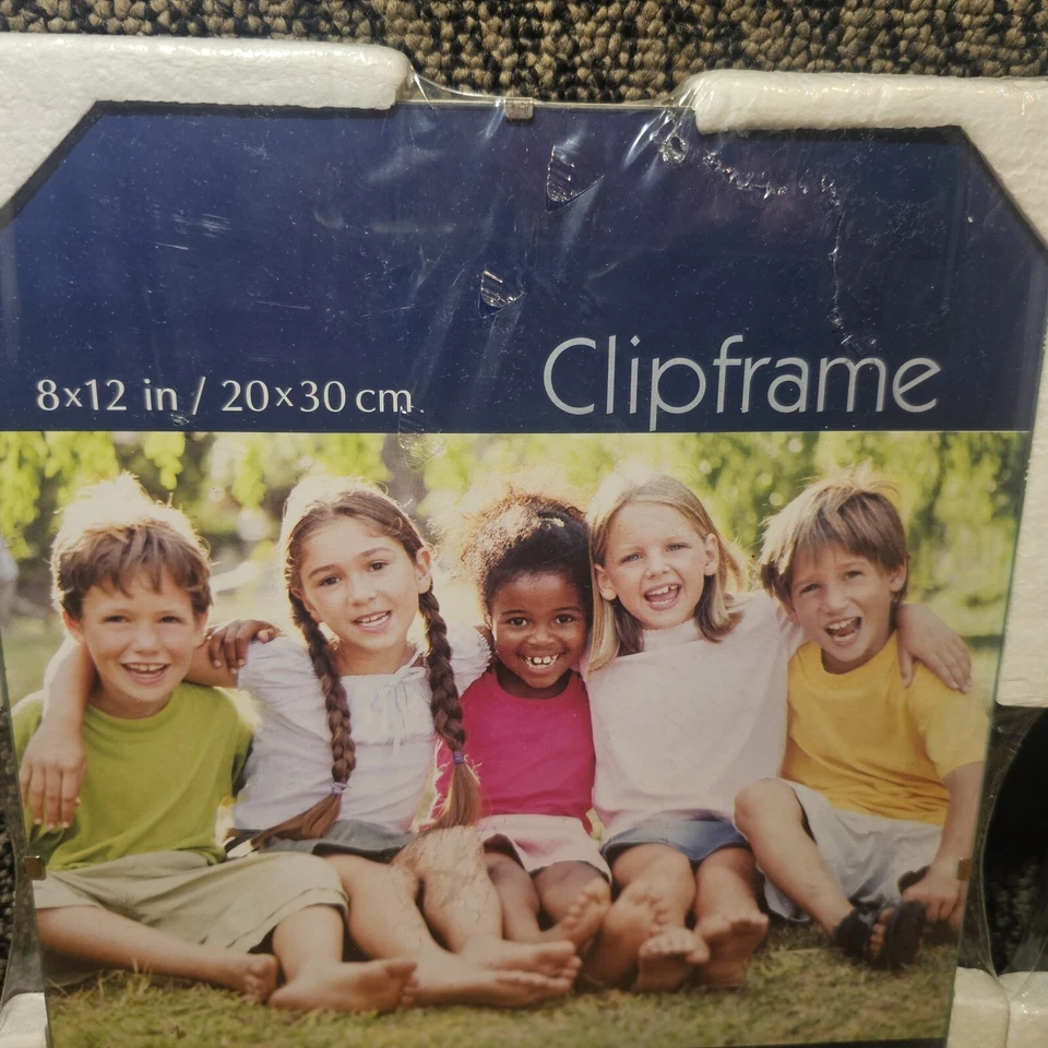 MCS - Clipframe - Glass Clip Picture Frame for a 4 x 6" Photograph  - Image 3 of 4