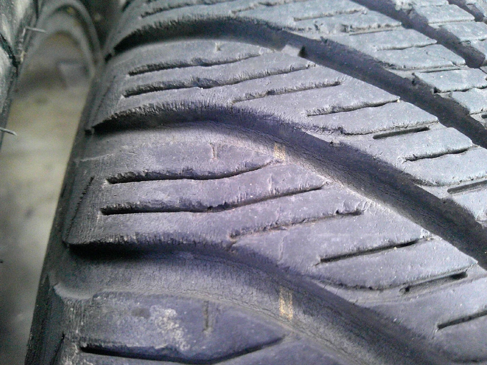 Orig Saab 9-3 93 Y3SF 16 Zoll Alufelgen Radsatz Allwetterreifen Ganzjahresreifen - Bild 4 von 4