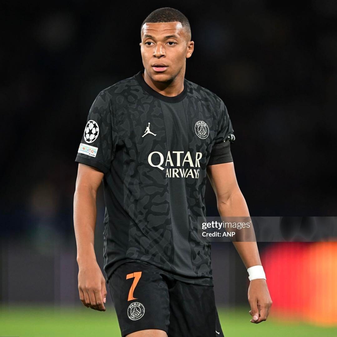 【新品/タグ付き】22/23 PSG ♯7 エンバペ パリサンジェルマン【XL】 2022/23 PSG Authentic Home Jersey #7 Mbappe XL Nike Vapor