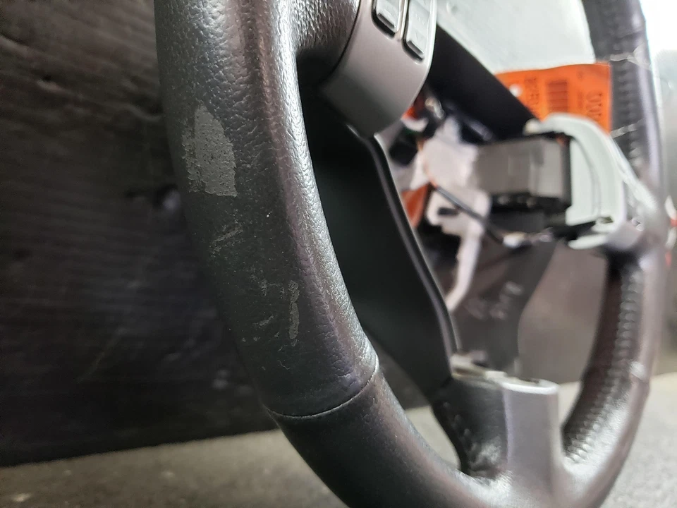 Suzuki SX4 2012 volante envuelto en cuero negro con control de accesorios Foto 4 de 4