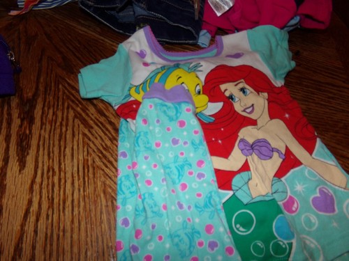 *GIRLS DISNEY LITTLE MERMAID 2 PC PAJAMA SET SIZE 5 1086 - Picture 3 of 3