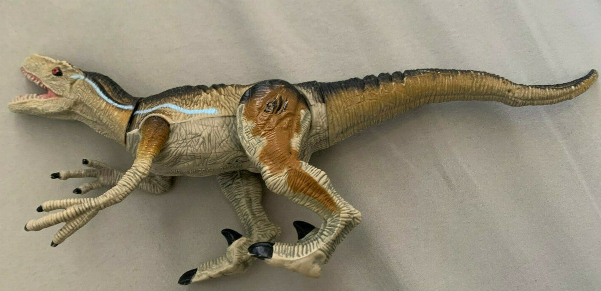 2000 Hasbro Jurassic Park III: Velociraptor NIP RAPTOR POSEABLE 