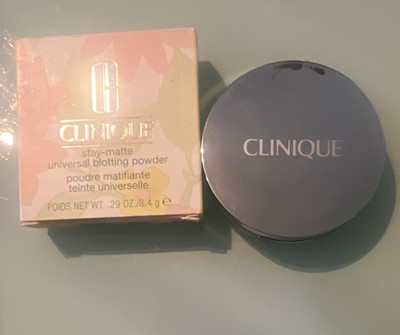 Clinique Stay-Matte Universal Blotting Powder Pressed Compact w/ Sponge 0.29oz