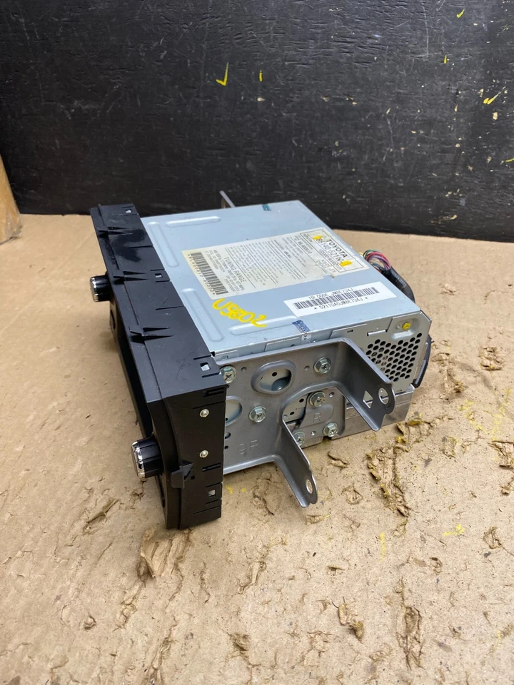 2012年至2014年丰田普锐斯C收音机立体声接收器屏幕显示原始设备制造商U5802 DG — 第 3/4 张图片