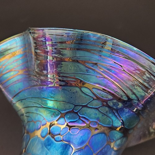 Delicate Romeo Glass Studio Vase Iridescent Martin Mihn Free Form Ruffled Edge - Picture 12 of 14