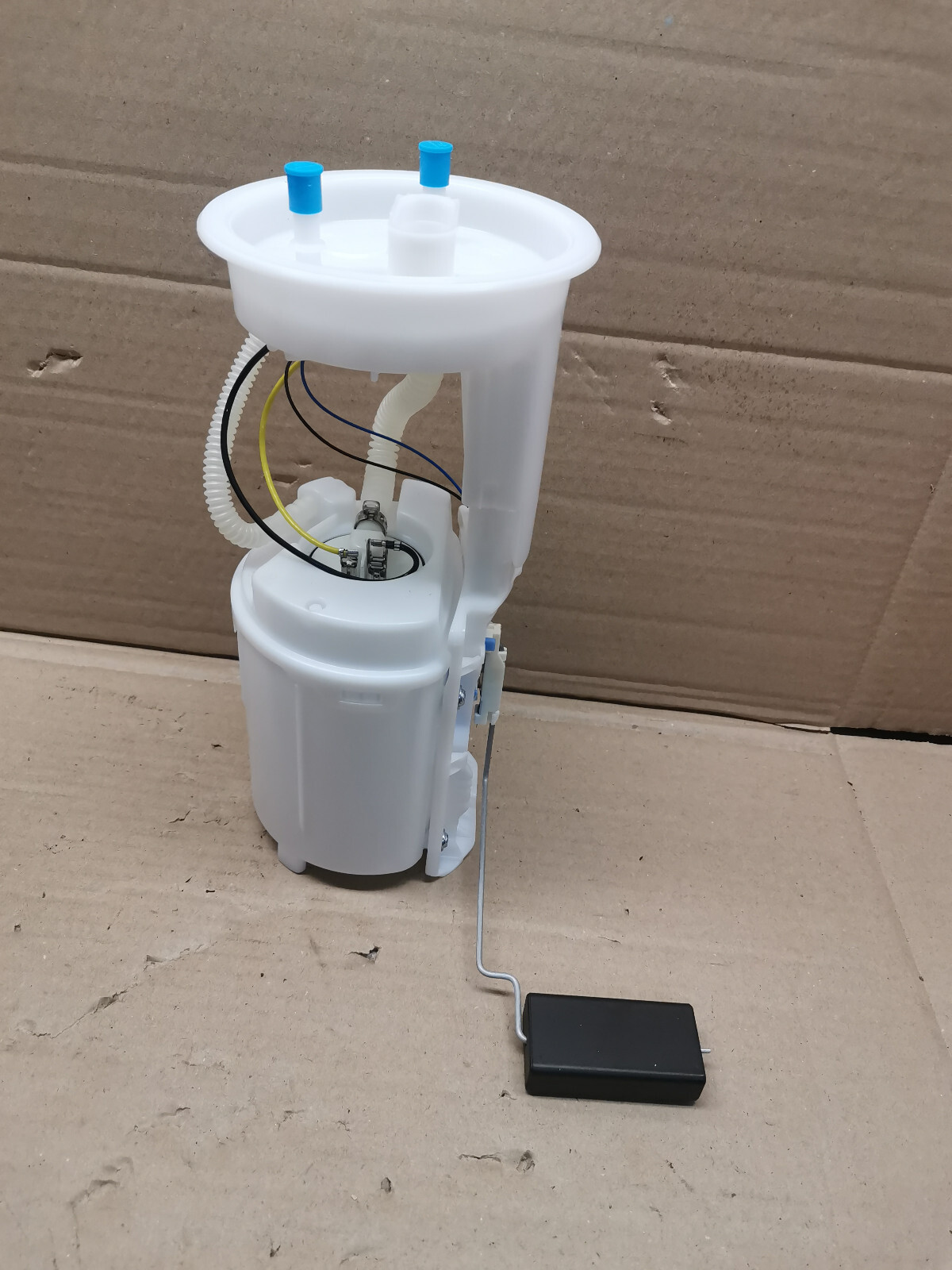 Pompe alimentation essence pour reparation Volkswagen Golf 4 et Bora