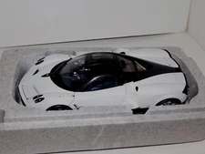 PAGANI   HUAYRA 2012  AUTOART 78267 1/18