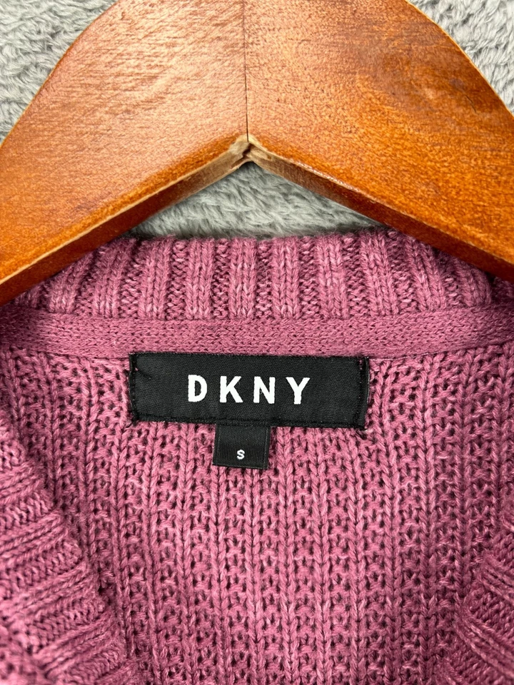 Suéter DKNY Niñas Pequeño Rosa Tejido Grueso Marfil Logo Lazo Manga Trenzada Algodón Foto 4 de 4