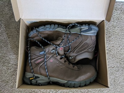 vasque talus trek mid ultradry hiking boots