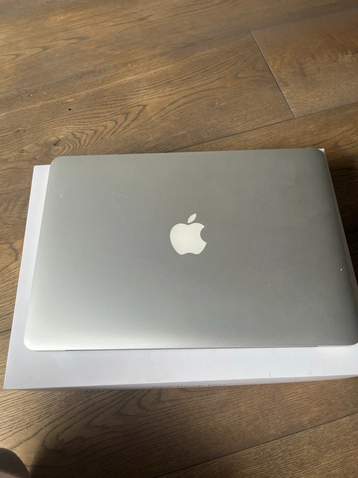 Apple MacBook Pro 13" 2015 · i5 · 8GB · 256GB, photo 4 of 5