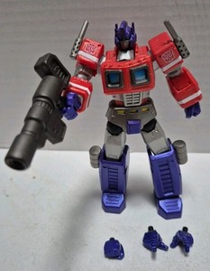 Kaiyodo Amazing Yamaguchi Revoltech Action Figure Optimus Prime (Convoy) 155mm, ABS E PVC, 40 Punti Di Articolazione