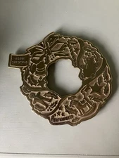 VIRGINIA METALCRAFTERS Solid Brass "The Christmas Wreath" Trivet 1996