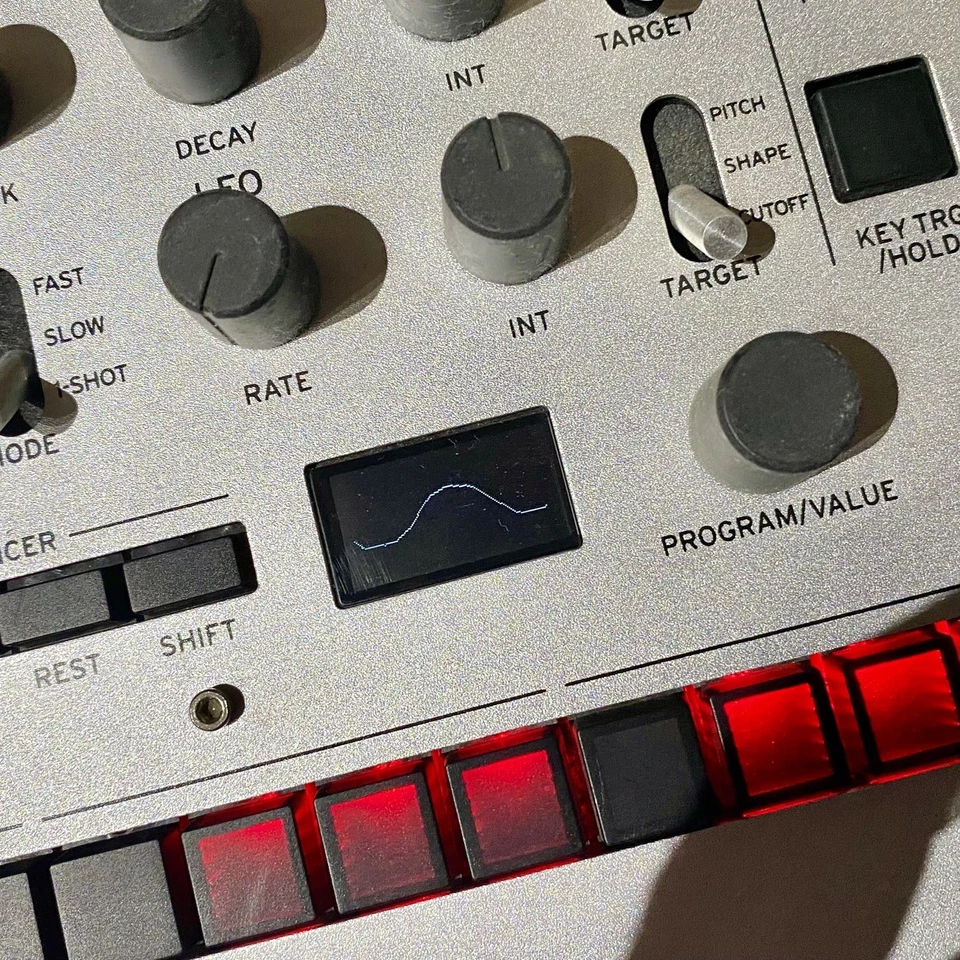Korg Monologue Monophonic Analogue Synthesiser - Image 2 of 4