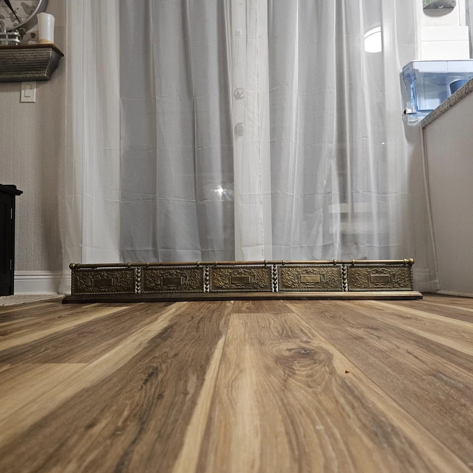 Guardabarros de chimenea de latón antiguo vintage. 55" de largo. Excelente estado. Foto 4 de 4