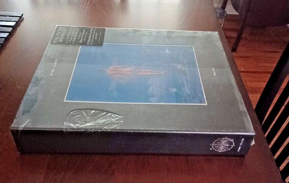 PINK FLOYD-"Shine On" 1992 cd box set-book & 9 total cds-digipak - Image 3 of 4
