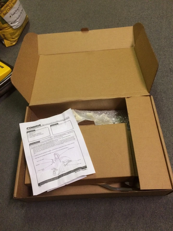 Cobra Standard Sissy Bar 带垫 适用于雅马哈 V-Star 1300 (045B00)KH — 第 2/2 张图片