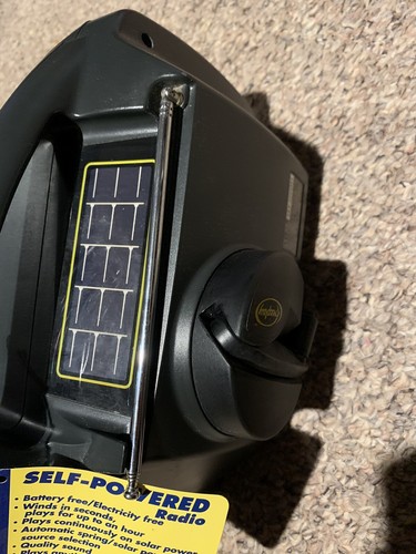 Freeplay Self Powered AM/FM Radio Solar & Crank no battery or electricity VIDEO - Picture 7 of 9