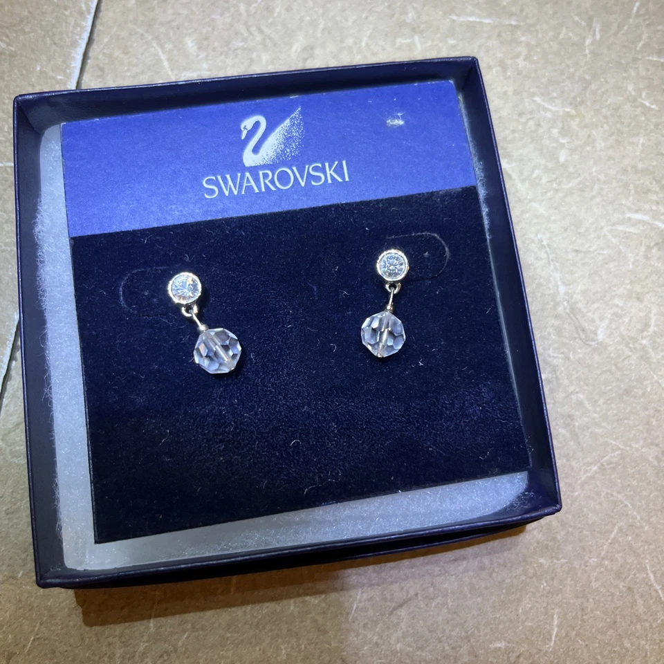Brincos pendentes de cristal Swarovski ouro 14K com gota de cristal - Imagem 3 de 4