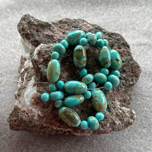 Kingman Mine (Arizona) Turquoise Oval & Roundish Beads, 7½" Long, 36.2 carats - Picture 14 of 15