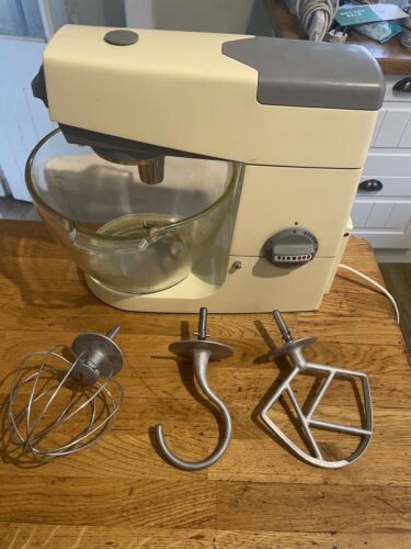 KENWOOD CHEF - A701a - Cream & Grey Trim - Excellent condition 👑👩‍🍳🎂🍞🥖🍪🥨 - Picture 1 of 10