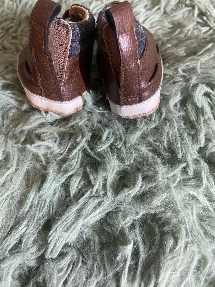 Botines Softie de cuero marrón marino antiguo para bebés pequeños Foto 2 de 4